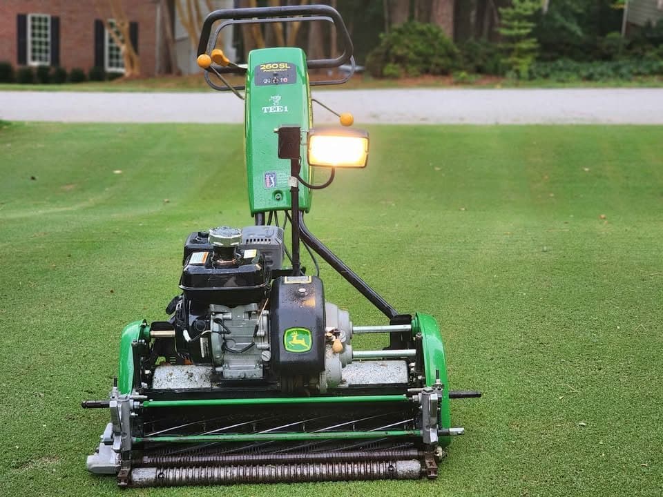 John Deere 260 SL equipment photo 1